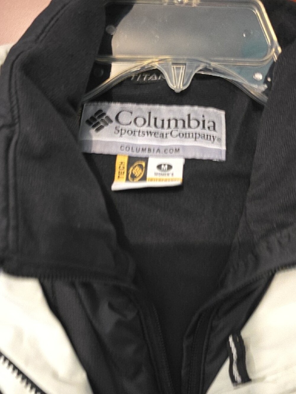 Columbia Women's White and Pink Ski Jacket - Picture 5 of 12